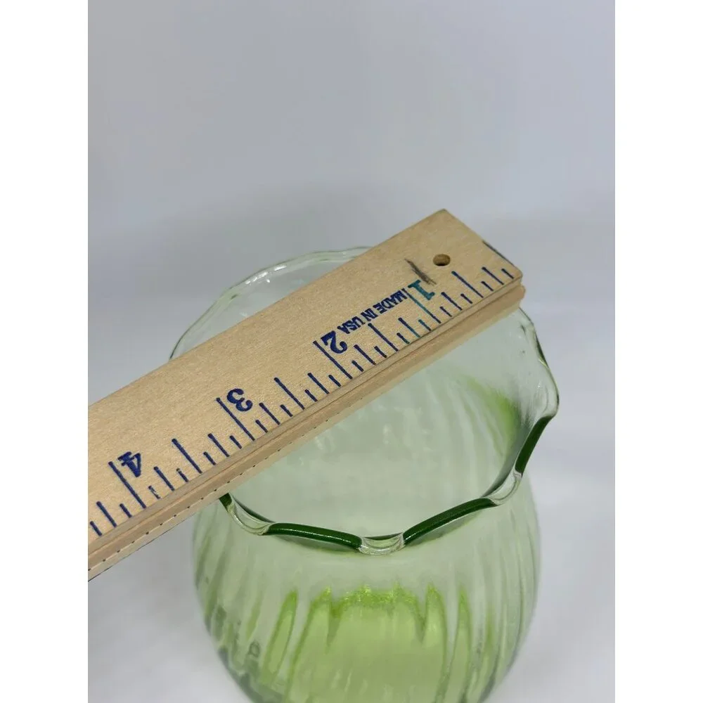 VTG Emerald Green Glass Vase Swirl Pattern Ruffled‎ Edge 3.5x6.5 Tabletop Decor